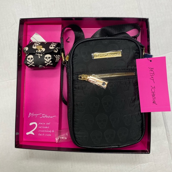 Betsey Johnson Black Crossbody bag with Skulls and earbud case - Picture 1 of 7